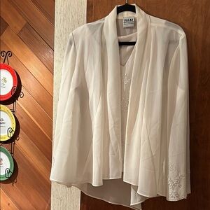 Beautiful beaded blouse set - size 14 - R & M Richard’s